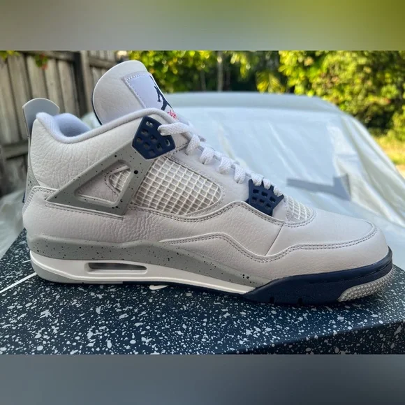 Air Jordan, Midnight Navy 4s. 11M. New with Box and proof of purchase from Nike